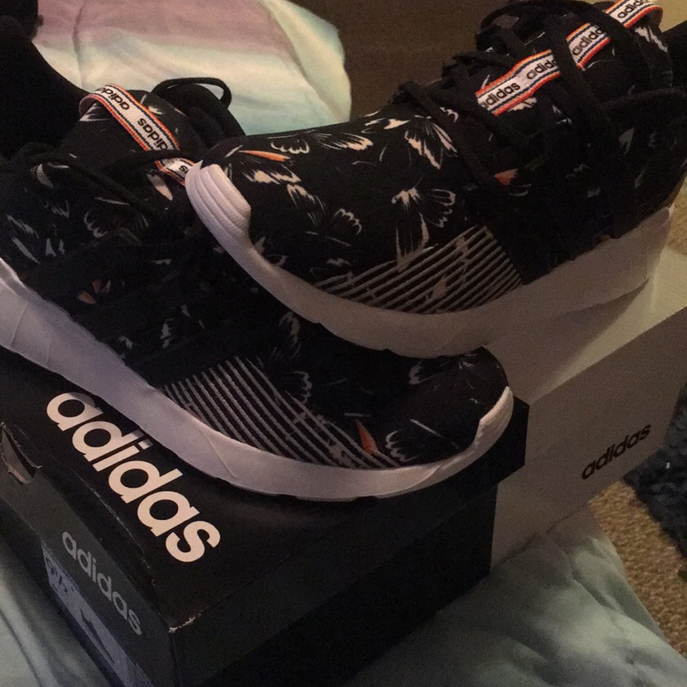 Adidas Questar Flow (butterfly)